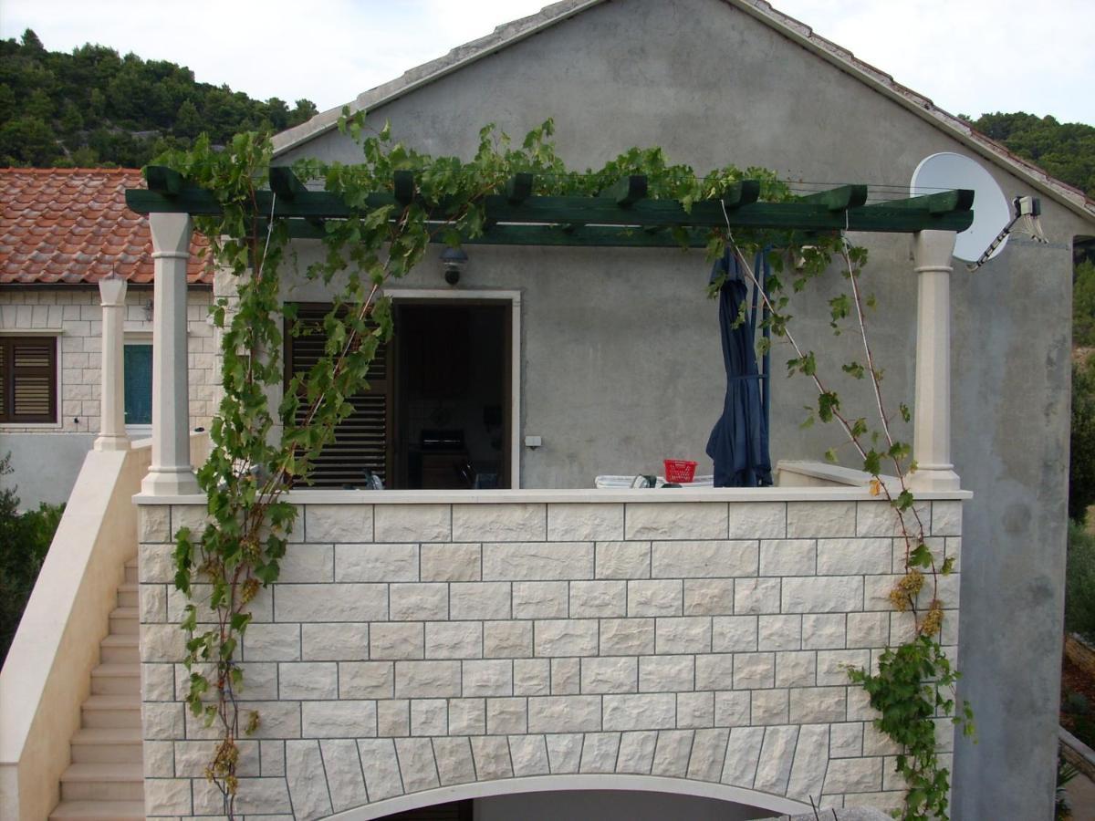 Apartments Darija & Pero Pucisca Exterior photo