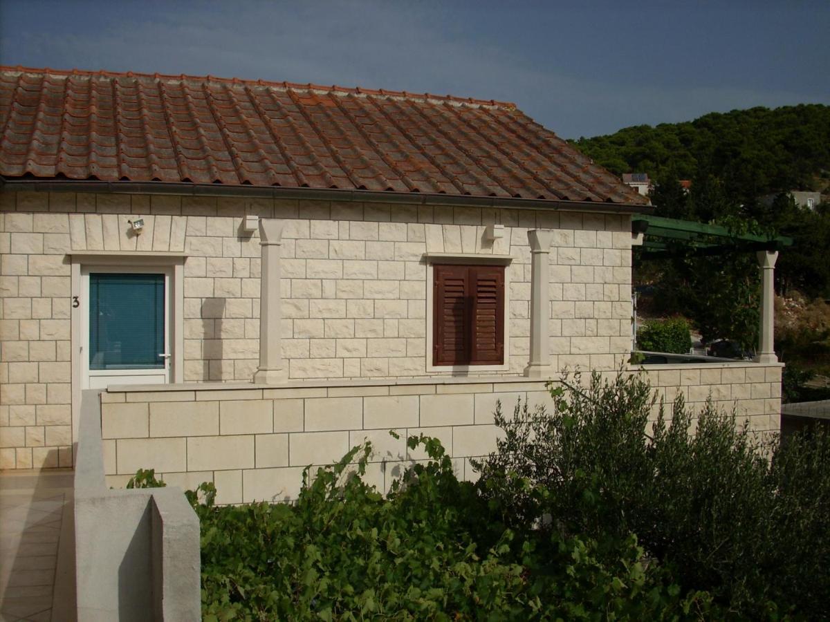 Apartments Darija & Pero Pucisca Exterior photo