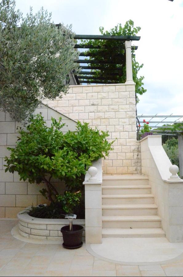 Apartments Darija & Pero Pucisca Exterior photo