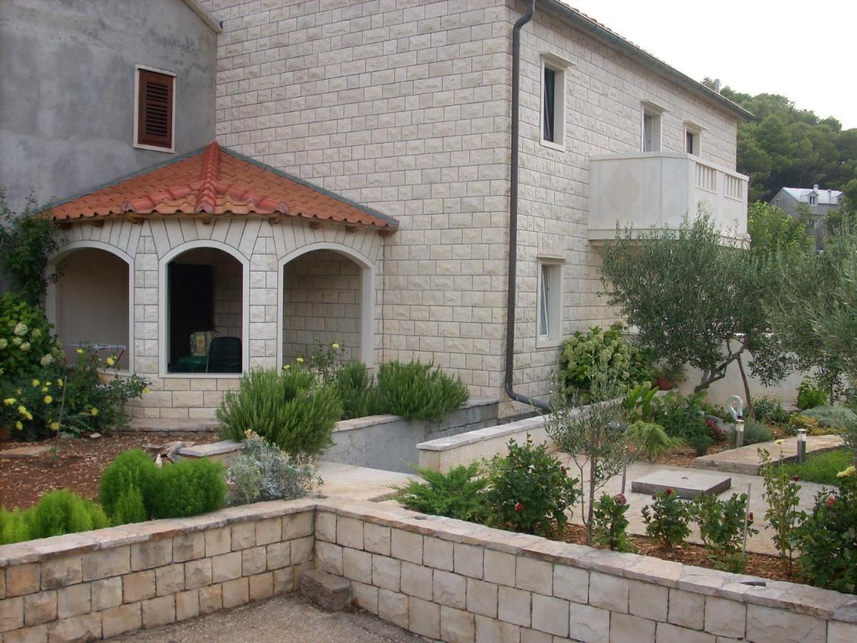 Apartments Darija & Pero Pucisca Exterior photo
